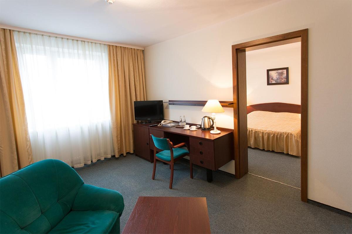 פוזנן Hotel Ior מראה חיצוני תמונה