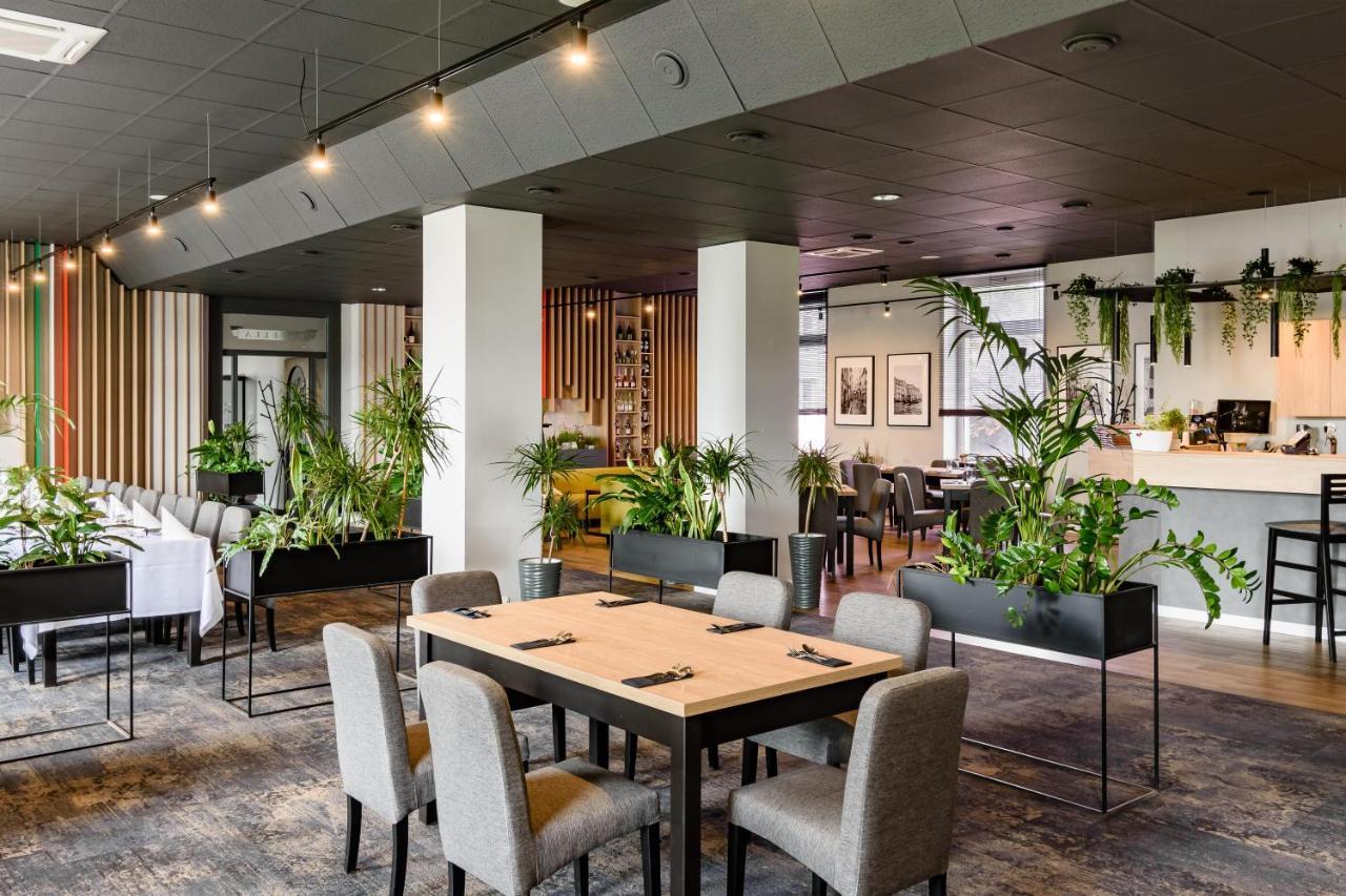 פוזנן Hotel Ior מראה חיצוני תמונה