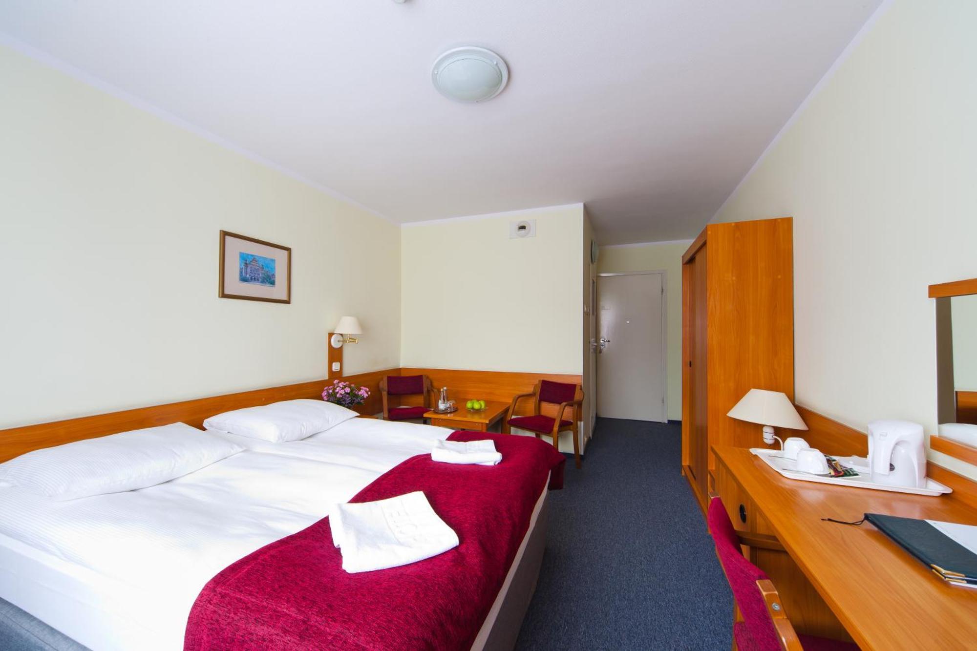 פוזנן Hotel Ior מראה חיצוני תמונה