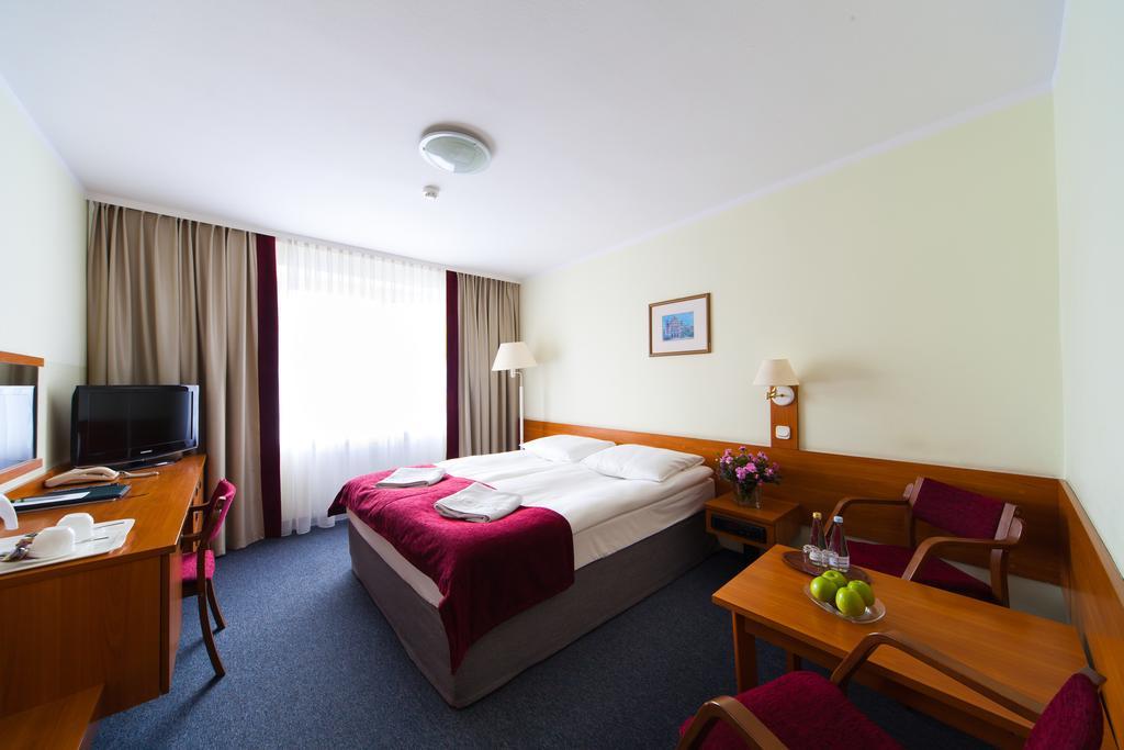 פוזנן Hotel Ior מראה חיצוני תמונה