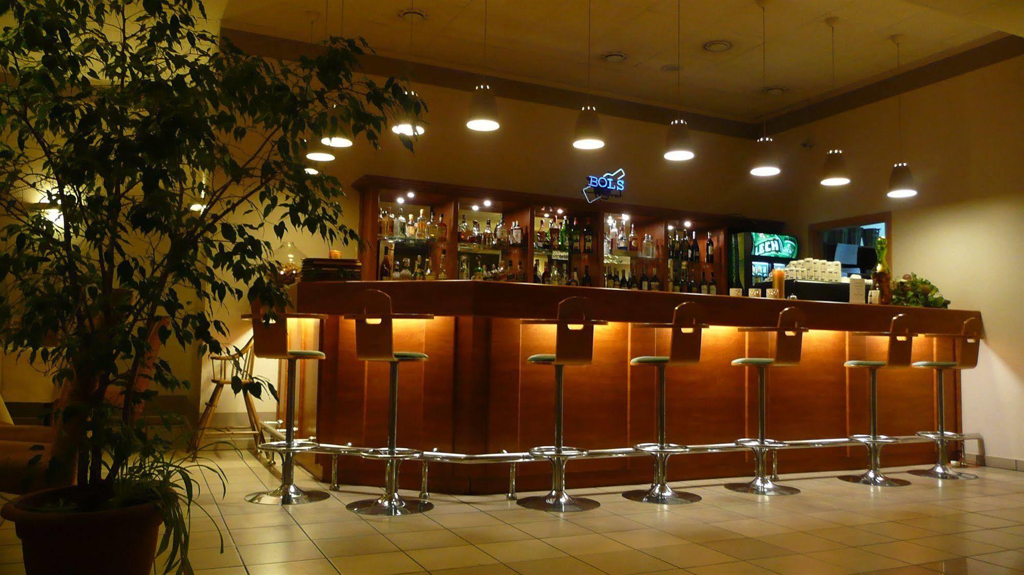 פוזנן Hotel Ior מראה חיצוני תמונה